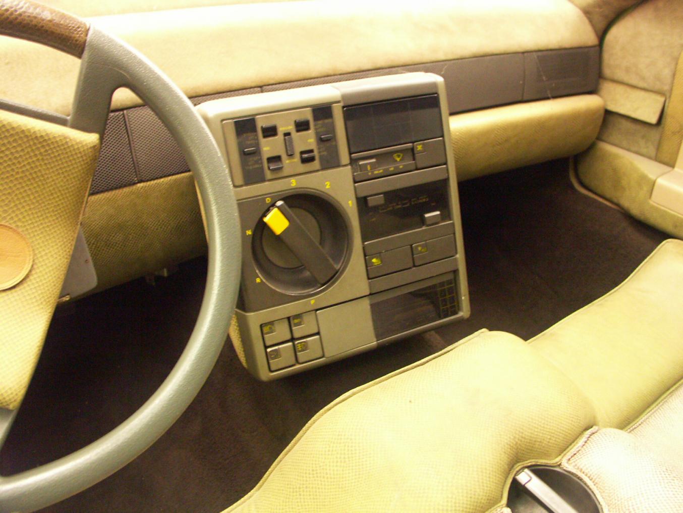 Луд за връзване: Bertone Ramarro е италианският Corvette от 80-те Луд за връзване: Bertone Ramarro е италианският Corvette от 80-те