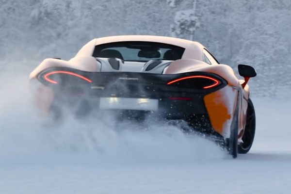 McLaren разходи 570S на леда в Арктика McLaren разходи 570S на леда в Арктика