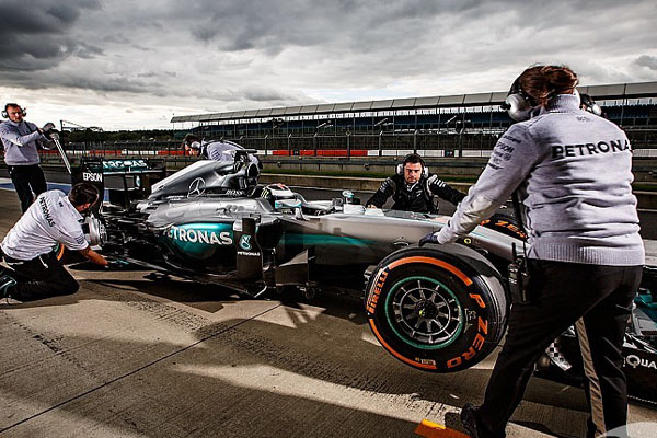 Mercedes предлага тест на Роси и Ожие Mercedes предлага тест на Роси и Ожие