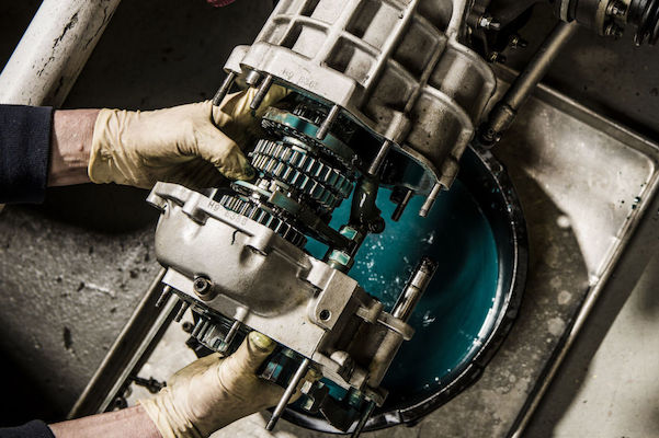 Трябва ли да се сменя маслото в скоростната кутия? (ВИДЕО)
Трябва ли да се сменя маслото в скоростната кутия? (ВИДЕО)