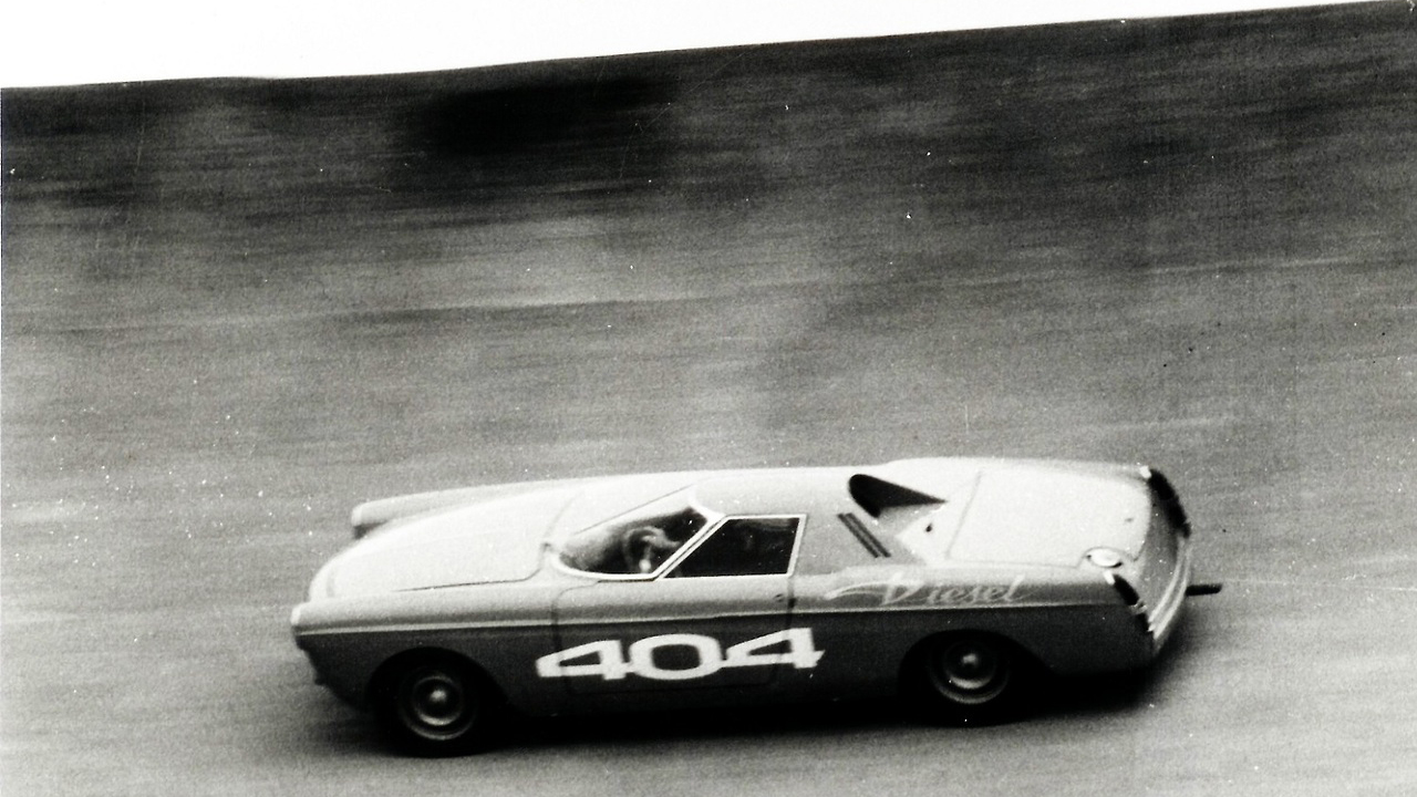 Как Peugeot накара хората да заобичат дизела през 60-те Как Peugeot накара хората да заобичат дизела през 60-те