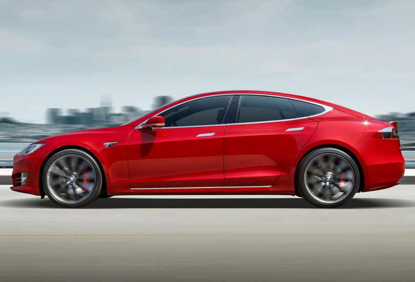Tesla Model S настигна LaFerrari (Видео)