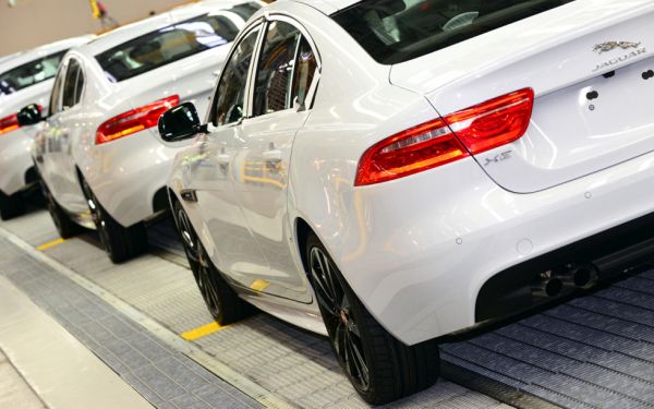 Откраднаха двигатели за 3,5 млн. евро от завод на Land Rover Откраднаха двигатели за 3,5 млн. евро от завод на Land Rover