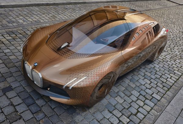 BMW не бърза с направата електрическа суперкола
