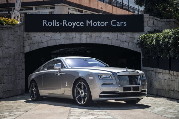 Да загърбиш традициите на Rolls-Royce