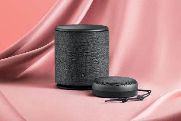 Bang & Olufsen създава романтика в дома с тонколоните Beoplay A1 и M5