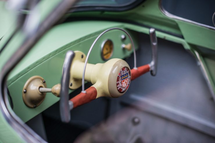 Рядка френска триколка събра погледите на колекционерите Рядка френска триколка събра погледите на колекционерите