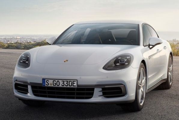 Хибридното Porsche Panamera ще получи свръхмощна версия