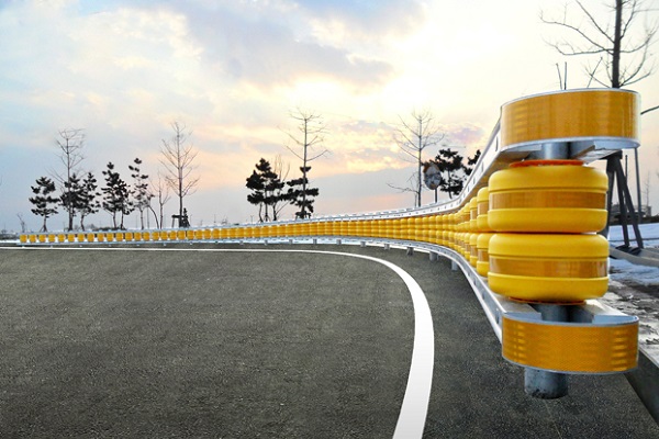 Помагат или пречат новите мантинели с ролери (ВИДЕО) Помагат или пречат новите мантинели с ролери (ВИДЕО)