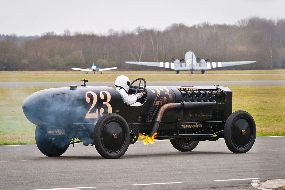 Как еволюира V12 двигателя на BMW през годините Как еволюира V12 двигателя на BMW през годините