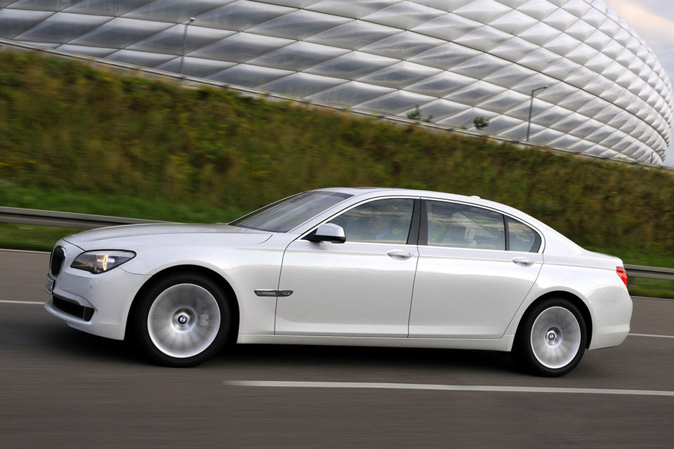 Как еволюира V12 двигателя на BMW през годините Как еволюира V12 двигателя на BMW през годините