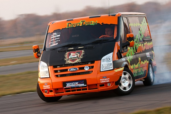 Поляк избухна с дрифт с Ford Transit (ВИДЕО) Поляк избухна с дрифт с Ford Transit (ВИДЕО)