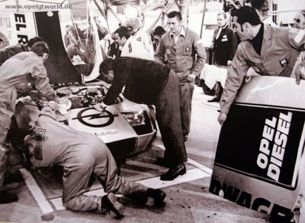 Мистериозната кола на Opel, която счупи 20 рекорда Мистериозната кола на Opel, която счупи 20 рекорда