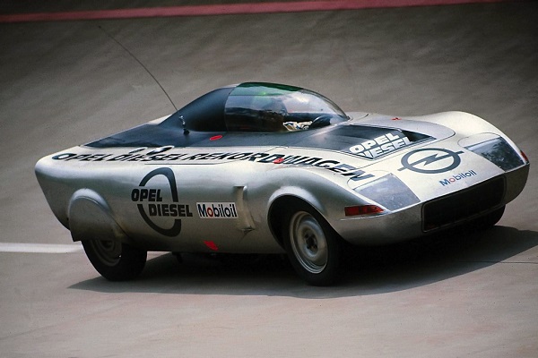 Мистериозната кола на Opel, която счупи 20 рекорда Мистериозната кола на Opel, която счупи 20 рекорда