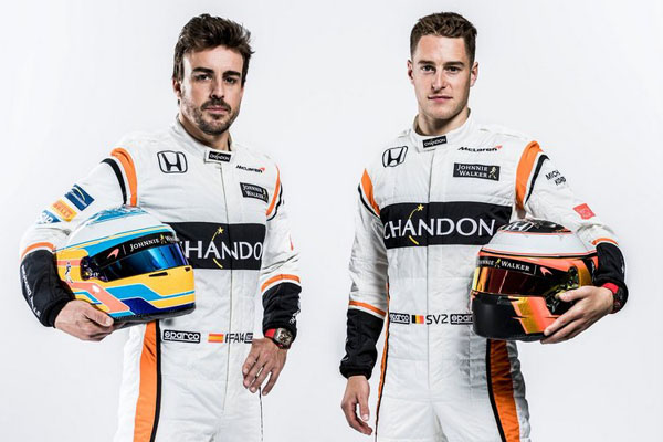 Феновете очаквали оранжевия McLaren