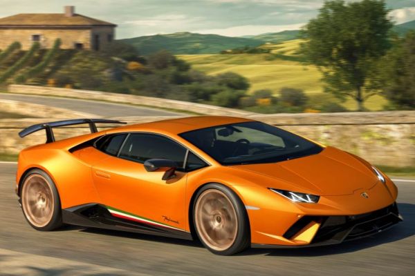 Lamborghini показа върховия Huracan Performante