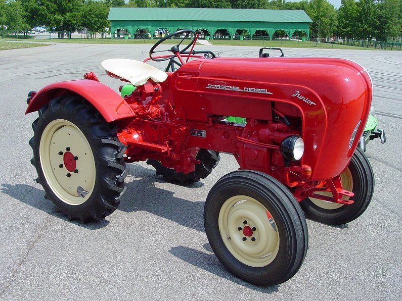 Автомобили или трактори? Кои компании пробваха и от двете - не е готово Автомобили или трактори? Кои компании пробваха и от двете - не е готово