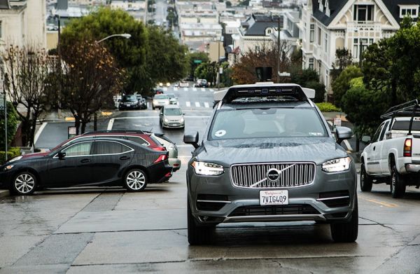 Безпилотните коли на Uber не могат без човешка помощ