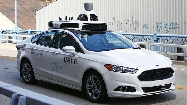 Безпилотните коли на Uber не могат без човешка помощ