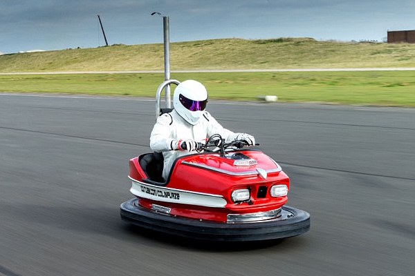 Луд гений направи блъскаща количка, която вдига 160 км/ч (Видео) Луд гений направи блъскаща количка, която вдига 160 км/ч (Видео)