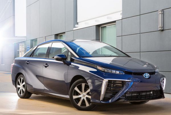 Toyota влага 35 млн. долара в технологии за електромобили и водородни модели