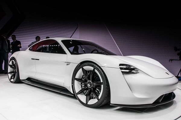 Audi и Porsche ще работят заедно по безпилотни електрички
