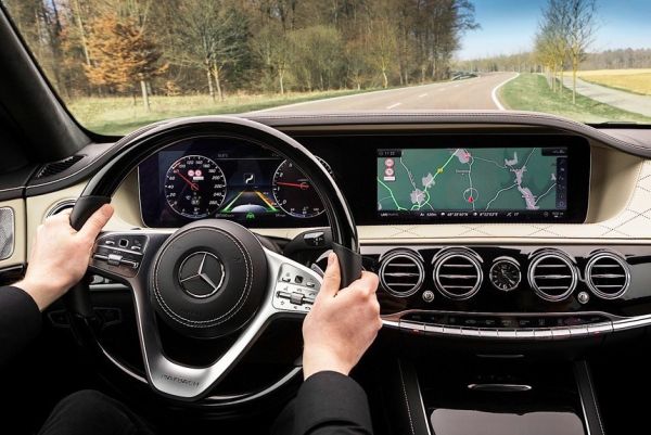 Обновената Mercedes S-Class - промени в салона и автопилот