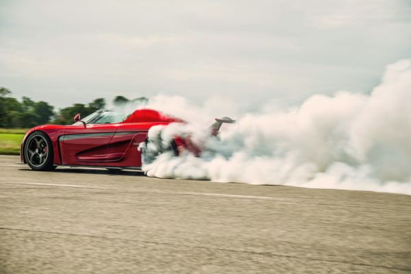 Офертата на Koenigsegg: Плащаш 2 млн. долара и чакаш 5 години