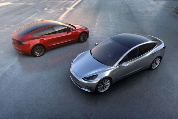 Tesla: Model 3 няма да е по-модерен от Model S