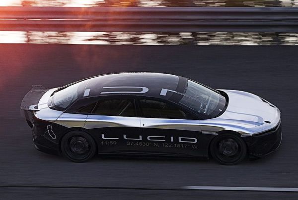 Ето как съперникът на Tesla Model S вдига 350 км/ч (ВИДЕО)