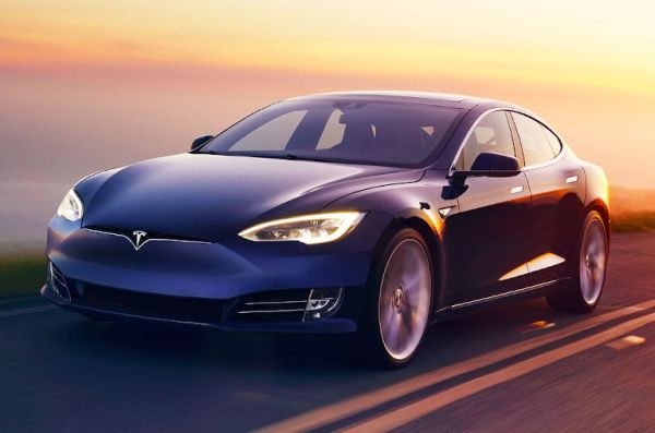 Tesla Model S измина 539 км с едно зареждане
