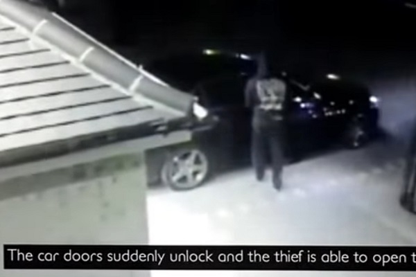 Как се краде чисто нов Mercedes C-Class (Видео) Как се краде чисто нов Mercedes C-Class (Видео)