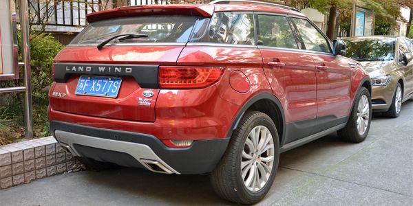 Land Rover поиска забрана на продажбите на китайските копия на моделите си