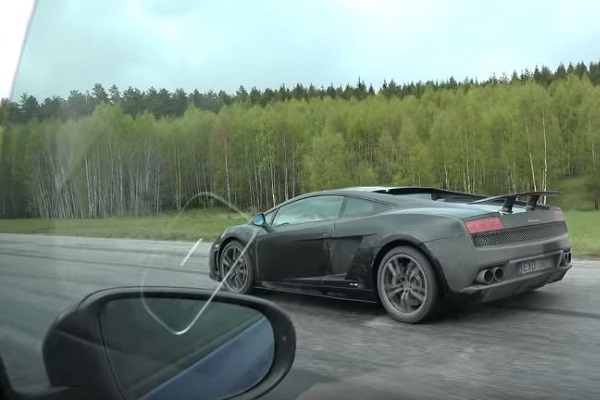 Golf побеждава Gallardo в улична гонка (Видео) Golf побеждава Gallardo в улична гонка (Видео)