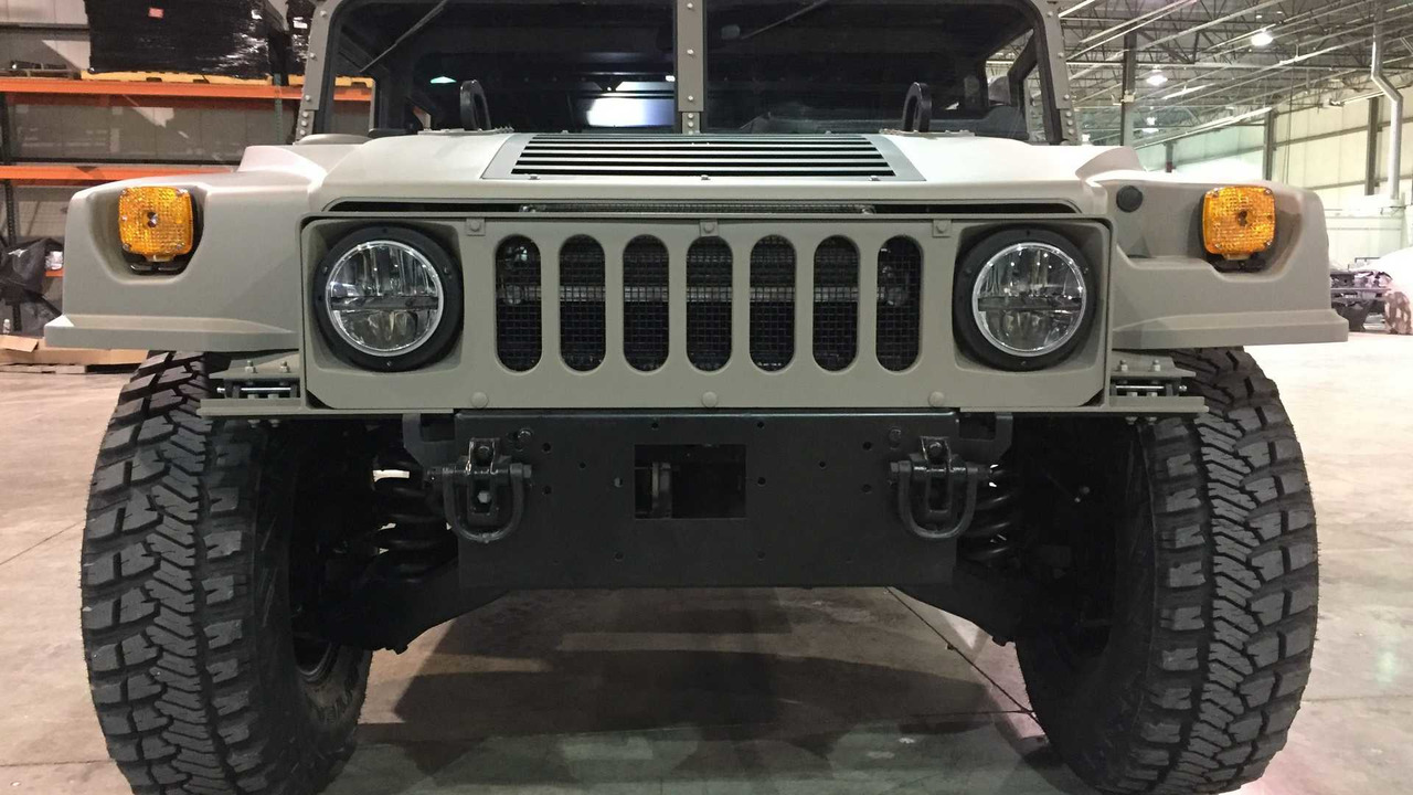 Първият Hummer все още се продава – нов
Първият Hummer все още се продава – нов