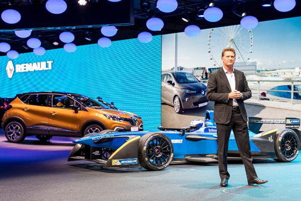 Renault: Цените на електромобилите и бензиновите модели ще се изравнят