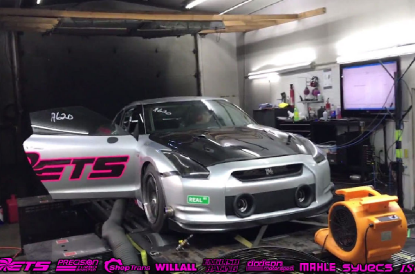 Този Nissan GT-R е по-мощен от локомотив (Видео) Този Nissan GT-R е по-мощен от локомотив (Видео)