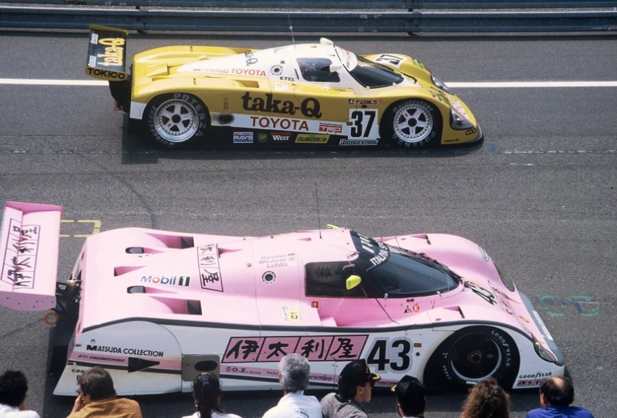 Кои са 8-те най-розови състезателни автомобили в историята Кои са 8-те най-розови състезателни автомобили в историята