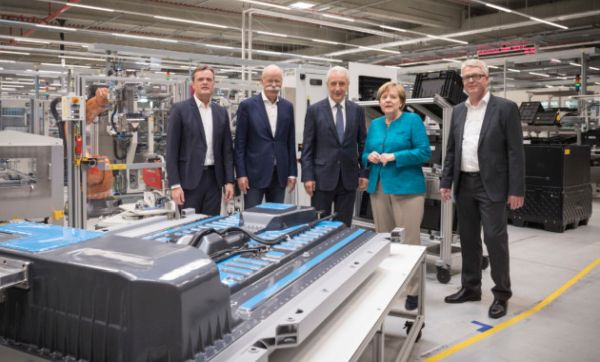 Daimler инвестира 500 млн. евро в завод за батерии