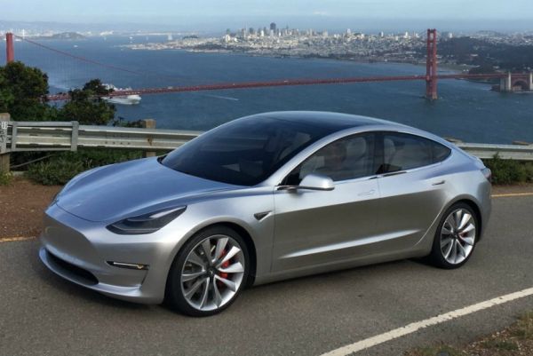 Tesla показа какво да очакваме от Model 3