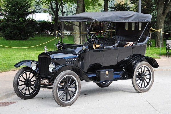 Ще повтори ли Tesla Model 3 успехите на легендата Ford Model T?