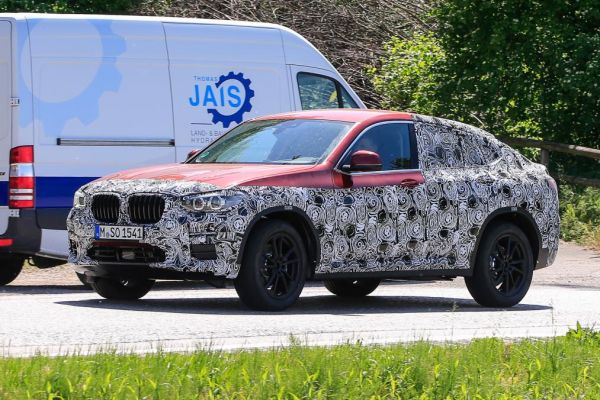 BMW тества новото поколение на X4