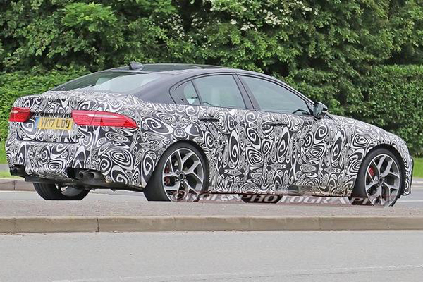 Jaguar тества съперник на BMW M3?
