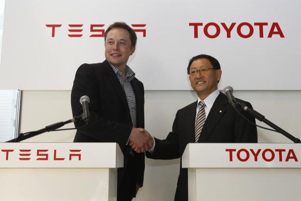 Toyota скъса партньорството с Tesla
