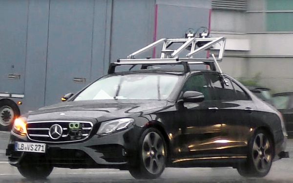 Mercedes-Benz тества безпилотна E-Class (ВИДЕО)