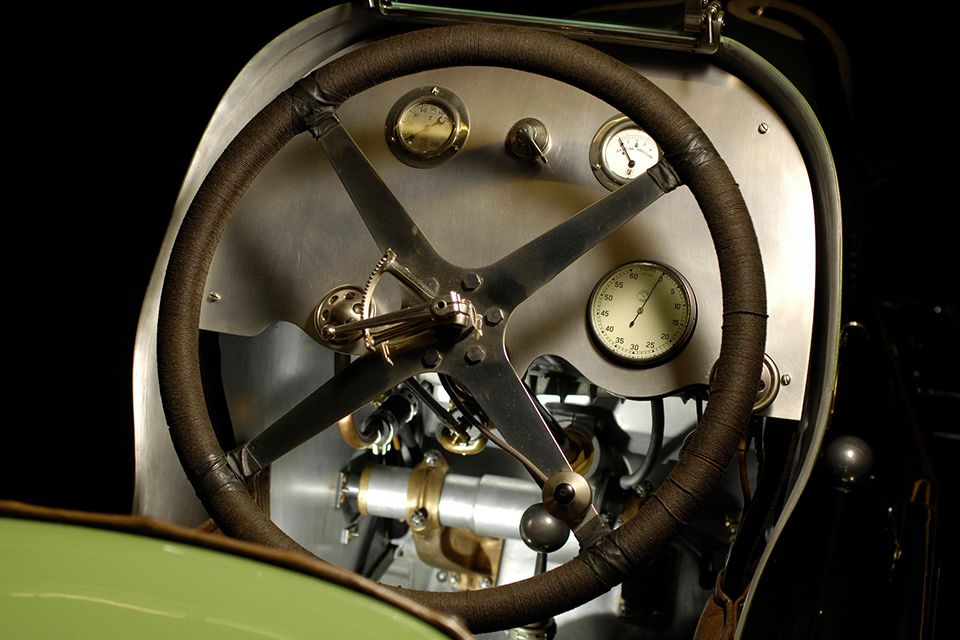 Как се промени състезателният волан през годините
Как се промени състезателният волан през годините