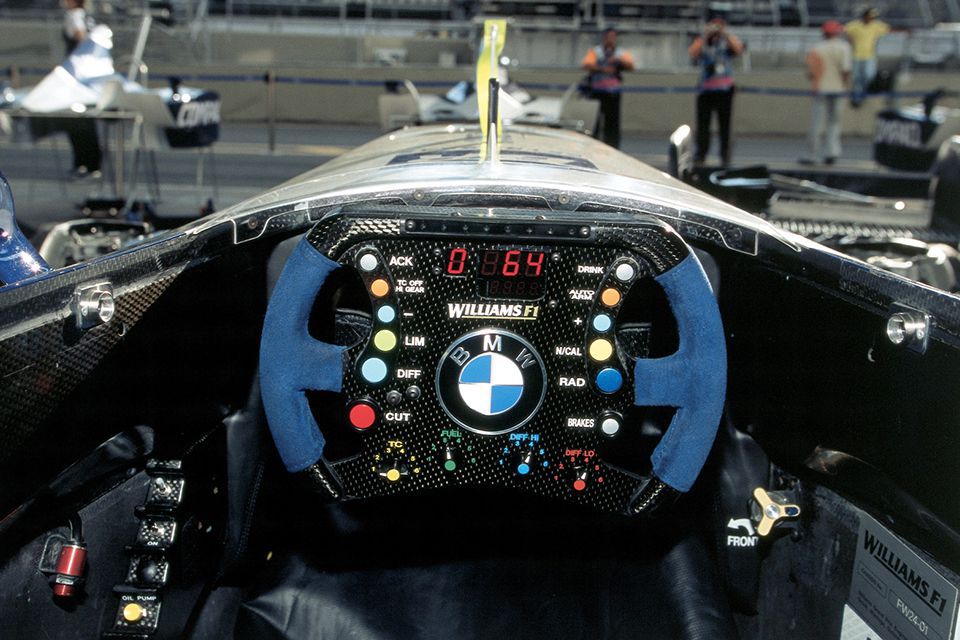 Как се промени състезателният волан през годините
Как се промени състезателният волан през годините