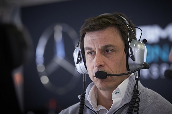 Mercedes: Няма да напускаме Формула 1