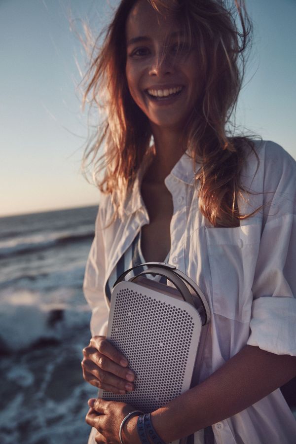 Bang&Olufsen посрещна пролетта с нова колекция в ярки цветове 