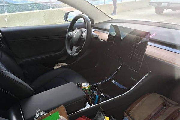 Вижте интериора на Tesla Model 3